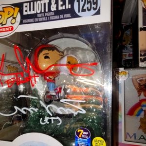 Et and Elliot. Flying over moon funko pop